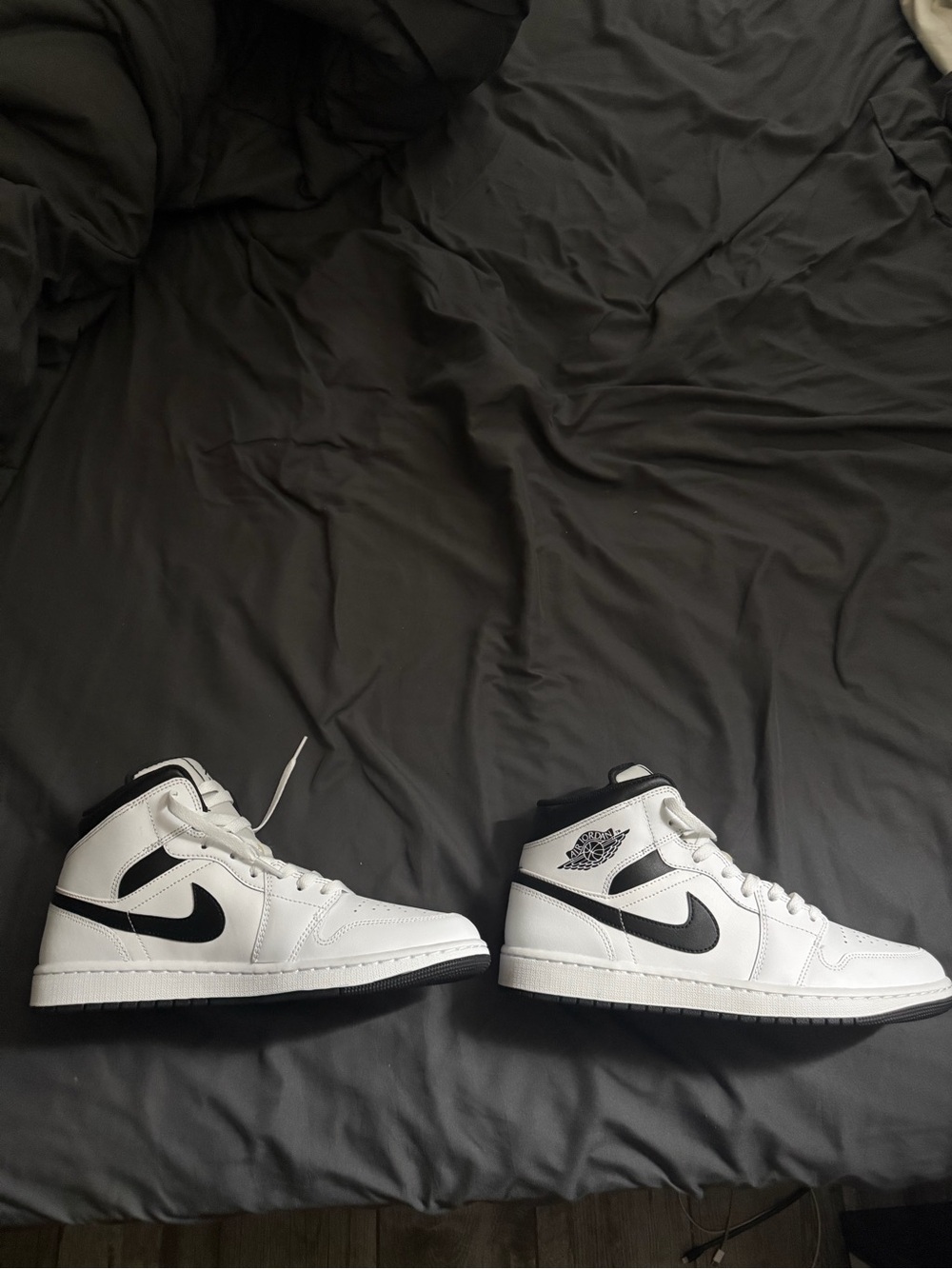 Nike Air Jordan 1 Mid White/Black Men’s Size 10 – Like New w/ Original Box